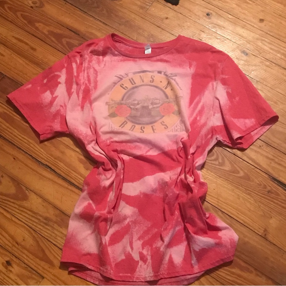 Red/Bleach Guns N Roses Themed T-Shirt XL